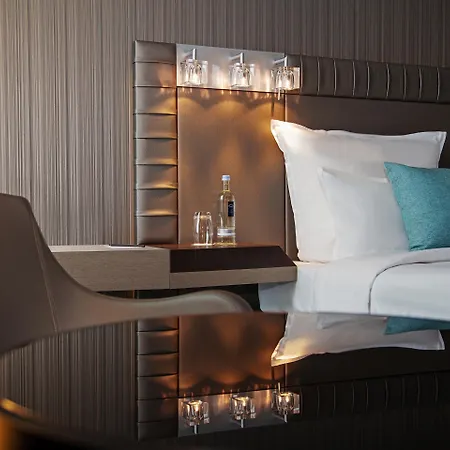 Отель Steigenberger Airport Berlin 4*